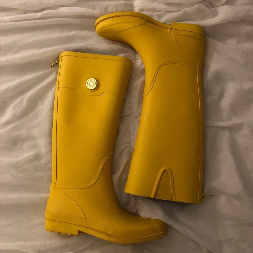 LIKE NEW tommy hillfiger rain boots